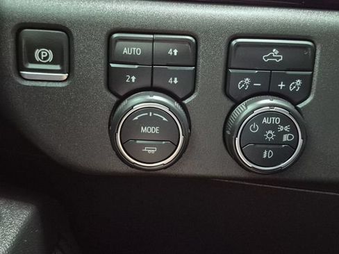 Used 2024 Chevrolet Silverado 1500 LT Trail Boss w/ Convenience Package II AWD/4WD image 12