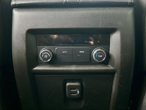 Used 2023 Chevrolet Traverse LT image 26