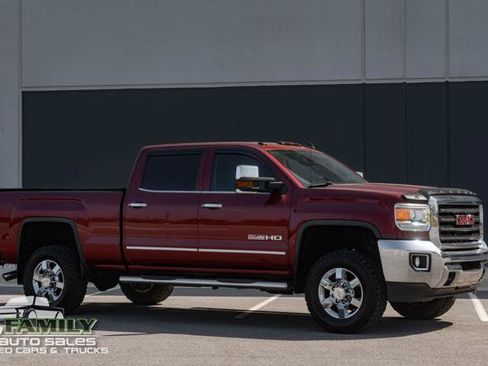 Used 2015 GMC Sierra 2500 SLE w/ All-Terrain HD Package AWD/4WD image 11