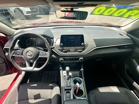 Used 2022 Nissan Altima 2.5 SV w/ SV Premium Package FWD image 3