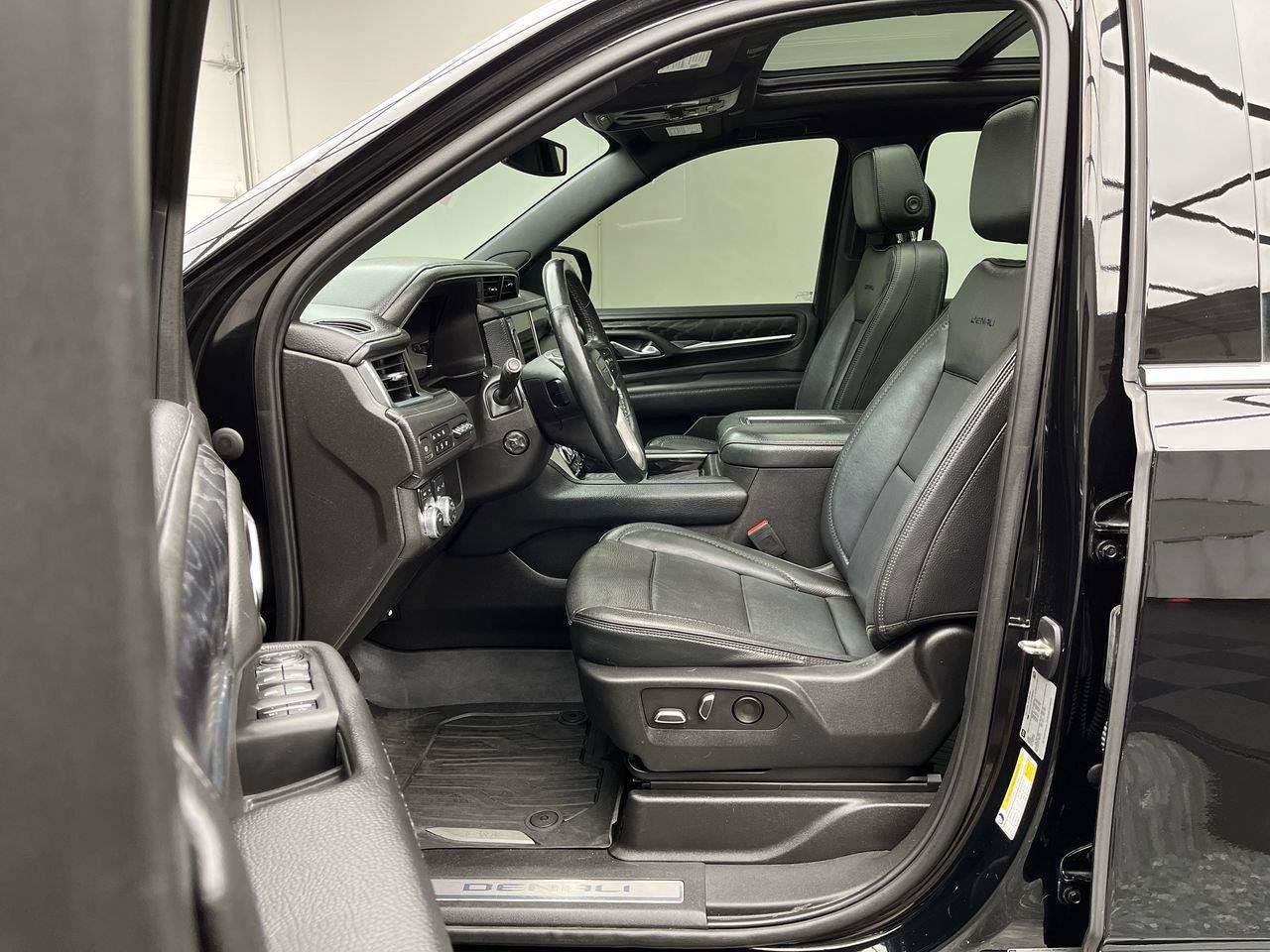 Used 2023 GMC Yukon XL Denali AWD/4WD image 3