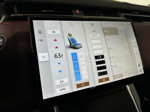 Certified 2025 Land Rover Range Rover Velar Dynamic HSE image 21