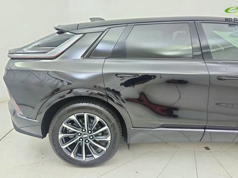 Used 2025 Cadillac Lyriq Sport AWD/4WD image 12