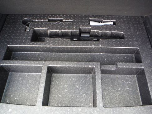 Used 2023 Honda HR-V LX image 32