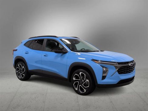 Used 2024 Chevrolet Trax RS w/ Sunroof Package image 2