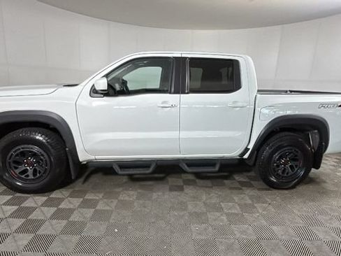 Used 2025 Nissan Frontier PRO-4X AWD/4WD image 5