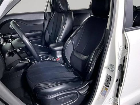 Used 2018 Kia Soul + FWD image 19