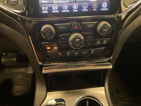 Used 2021 Jeep Grand Cherokee Laredo X AWD/4WD image 17