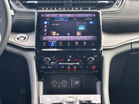 Certified 2024 Jeep Grand Cherokee Limited w/ Black Appearance Package image 22