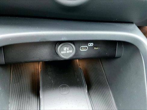 Used 2023 Volvo XC40 Recharge Ultimate w/ Protection Package Premier image 37