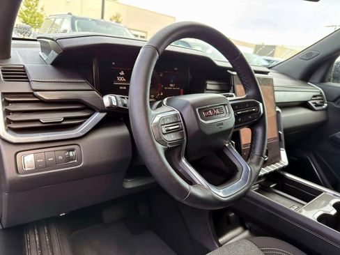 Used 2025 GMC Acadia Elevation image 18