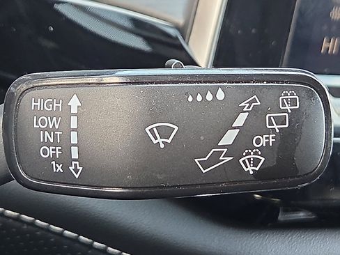 Used 2024 Volkswagen Atlas Cross Sport SE image 21