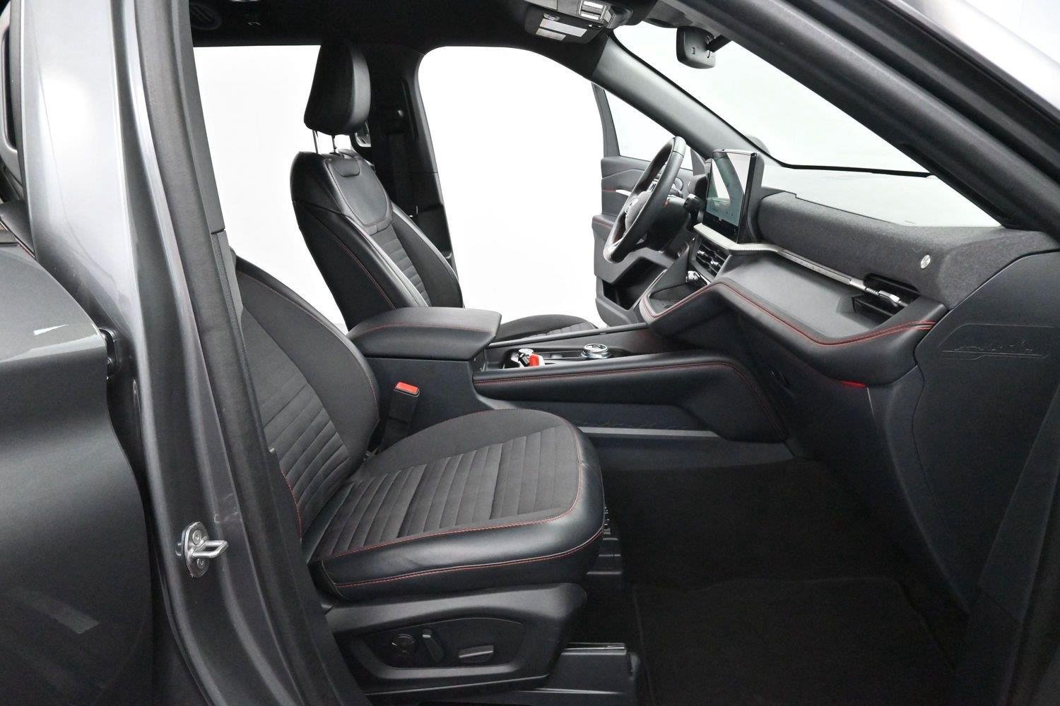 Used 2025 Ford Explorer ST-Line w/ Premium Package RWD image 32