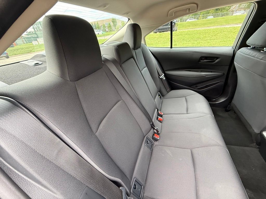 Used 2025 Toyota Corolla LE FWD image 34