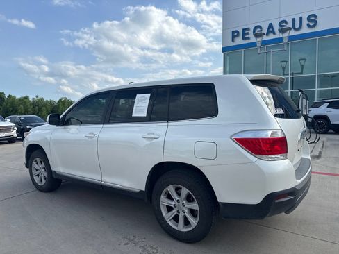 Used 2013 Toyota Highlander FWD image 3