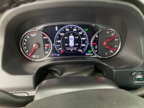 Used 2023 GMC Acadia SLT w/ Elevation Edition FWD image 9