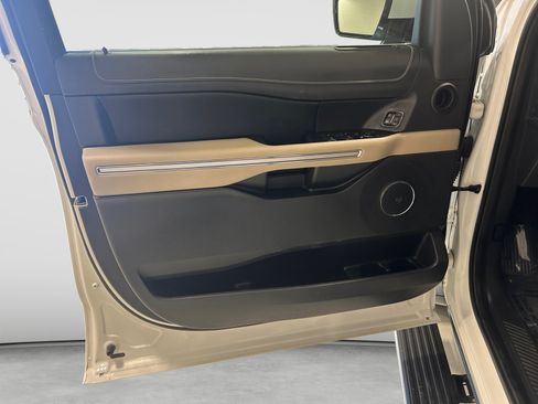 Used 2023 Ford Expedition Limited AWD/4WD image 10