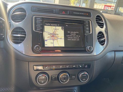 Used 2017 Volkswagen Tiguan Sport image 19
