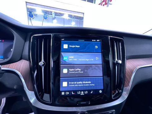 Used 2025 Volvo V60 B5 Cross Country Plus image 23