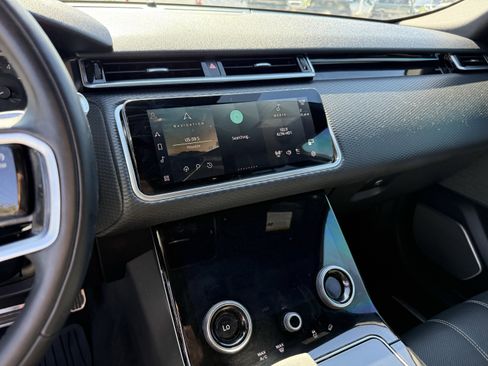 Used 2022 Land Rover Range Rover Velar R-Dynamic S image 19