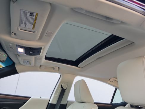 Used 2025 Lexus ES 350 w/ Premium Package FWD image 30