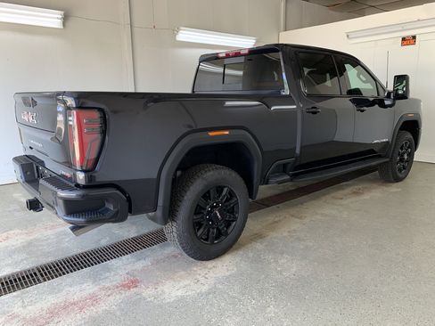 New 2025 GMC Sierra 2500 AT4 w/ AT4 Premium Plus Package image 6