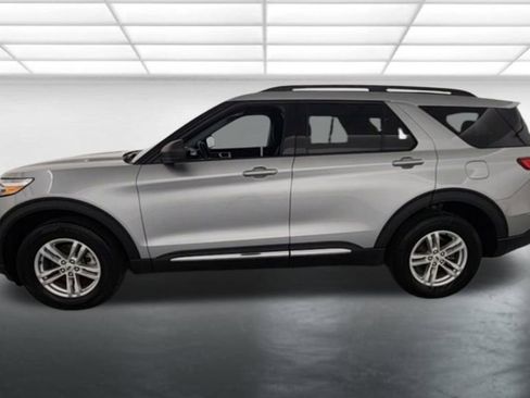 Used 2023 Ford Explorer XLT AWD/4WD image 4