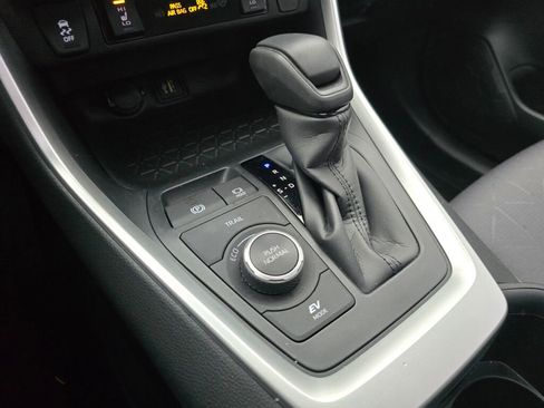 Used 2025 Toyota RAV4 XLE image 32