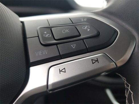 Certified 2025 Volkswagen Atlas Cross Sport SE w/ Panoramic Sunroof Package image 24