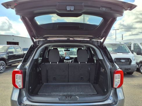 Used 2023 Ford Explorer XLT AWD/4WD image 11