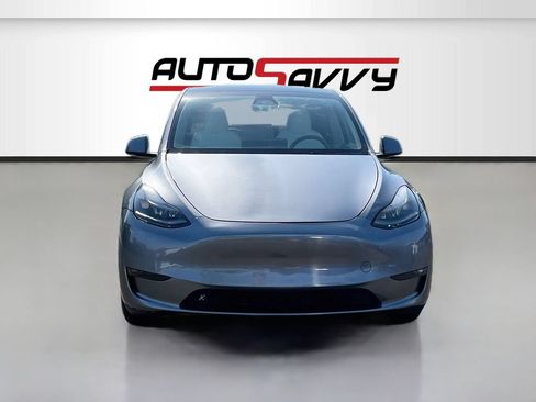Used 2024 Tesla Model Y Long Range AWD/4WD image 2