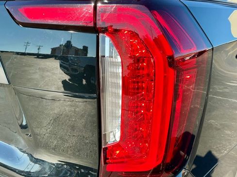 Used 2023 GMC Yukon AT4 w/ AT4 Premium Package image 16