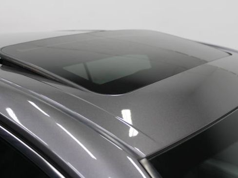 Used 2019 Toyota Camry XLE image 8