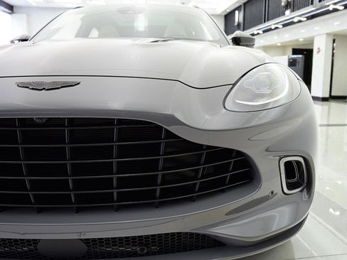 Used 2022 Aston Martin DBX DBX image 16