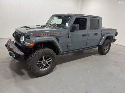 Used 2025 Jeep Gladiator Mojave AWD/4WD image 1