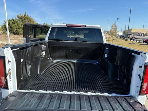 Used 2024 GMC Sierra 1500 SLT image 26