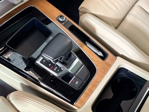 Used 2022 Audi Q5 e Premium Plus w/ Premium Plus Package image 16