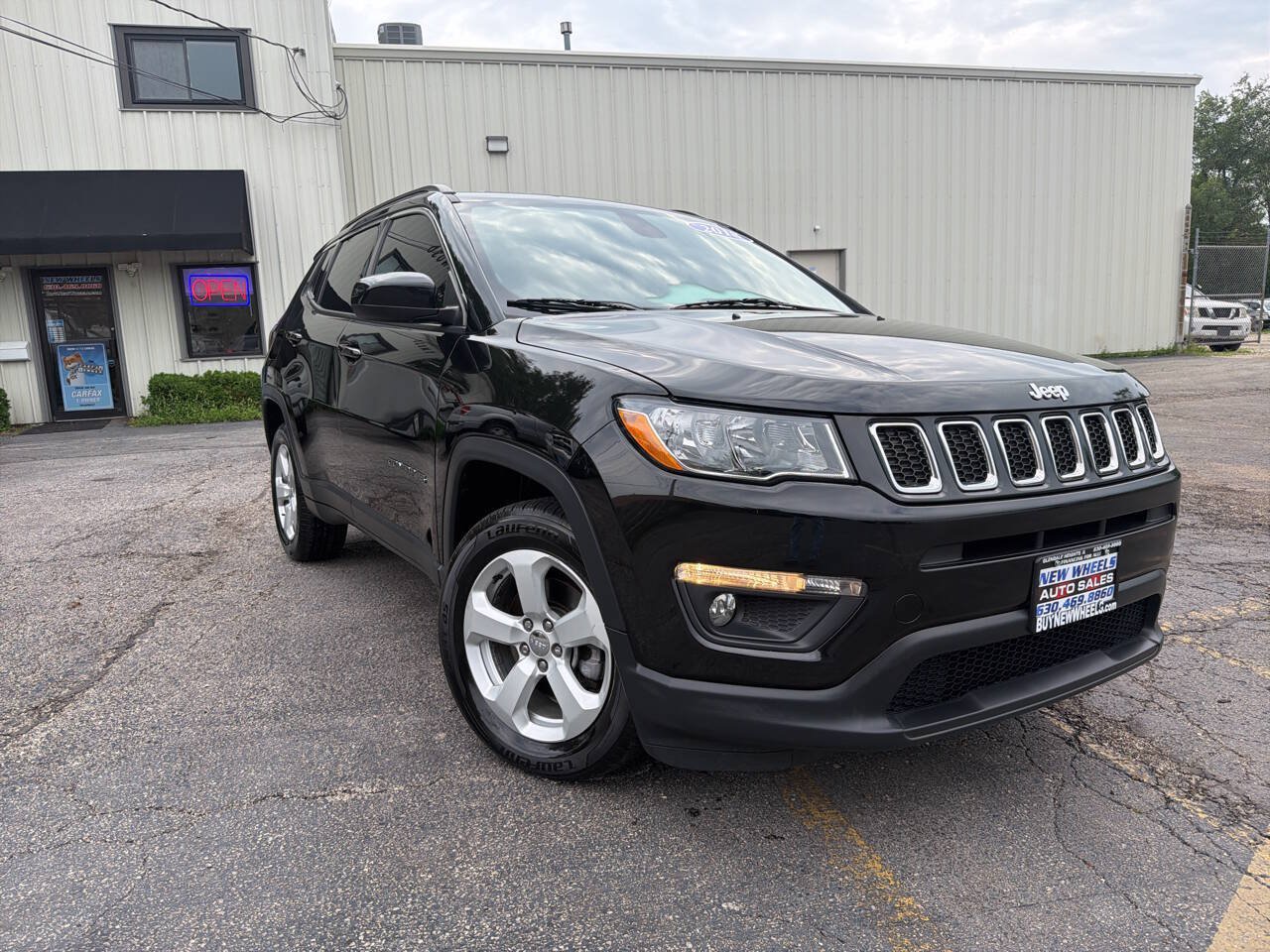 Used 2018 Jeep Compass Latitude w/ Cold Weather Group FWD image 8