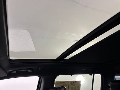 Used 2023 Jeep Wagoneer Series III w/ Premium Group I AWD/4WD image 19