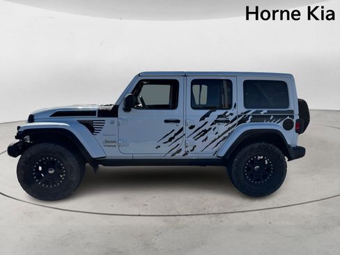 Used 2021 Jeep Wrangler Unlimited Sahara w/ Uconnect 4C Nav & Sound Group image 6