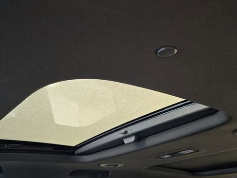 Used 2023 Chevrolet Traverse Premier w/ Redline Edition image 18