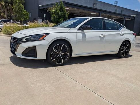 Used 2024 Nissan Altima 2.5 SR FWD image 10