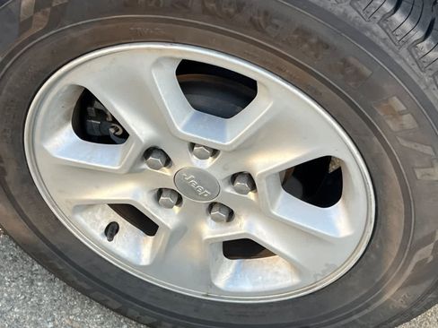 Used 2017 Jeep Grand Cherokee Laredo w/ Quick Order Package 2BE image 21