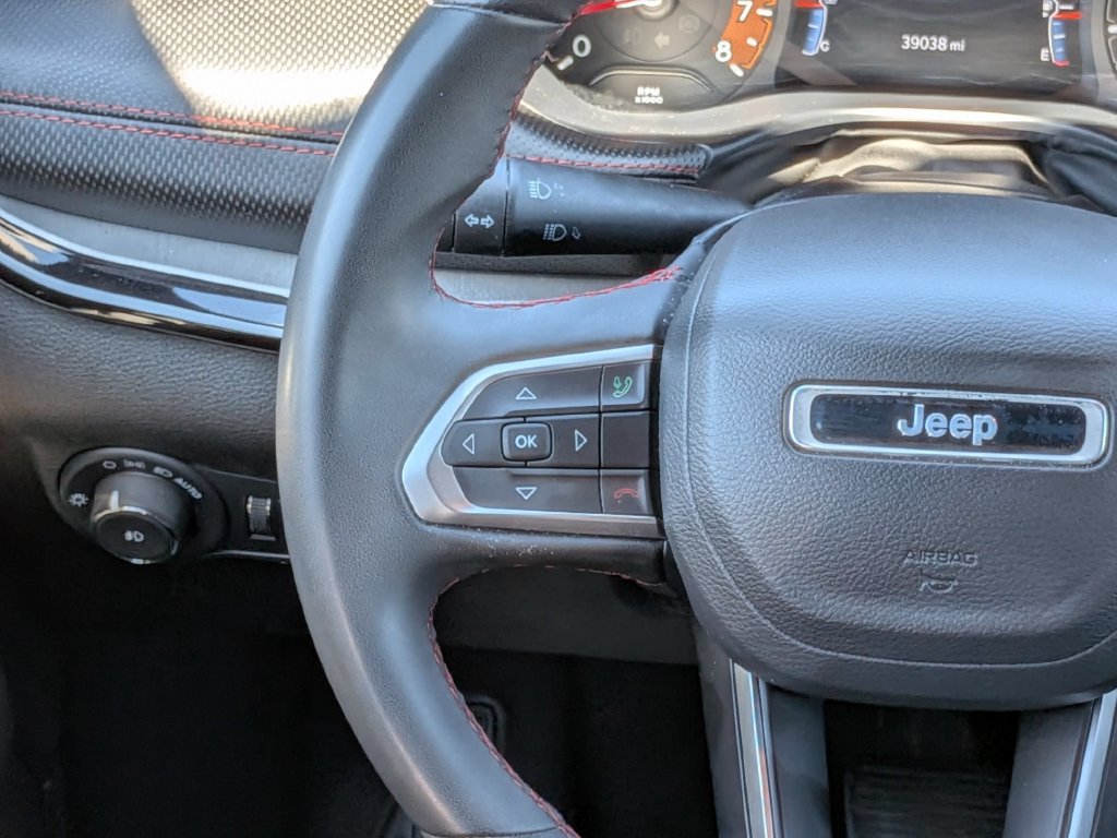 Used 2025 Jeep Compass Trailhawk AWD/4WD image 17