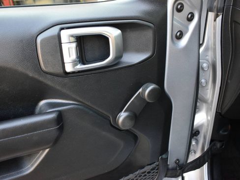 Used 2018 Jeep Wrangler Unlimited Sport AWD/4WD image 18