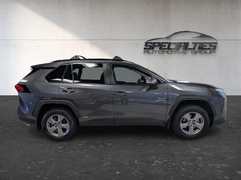 Used 2022 Toyota RAV4 XLE w/ Convenience Package image 11