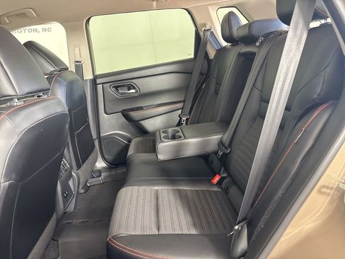 Used 2025 Nissan Rogue SV image 20