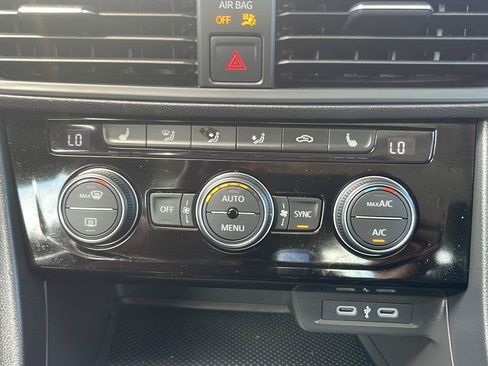 Used 2024 Volkswagen Jetta SE FWD image 24