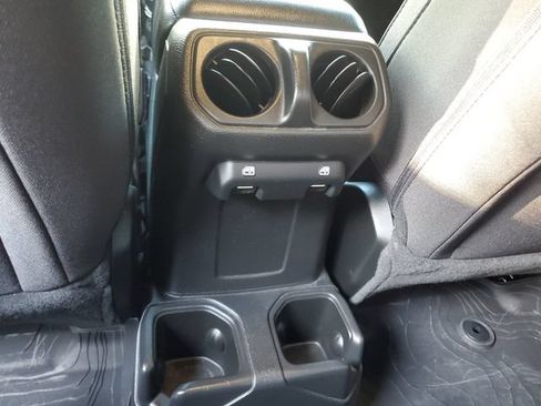 Used 2023 Jeep Gladiator Sport AWD/4WD image 15
