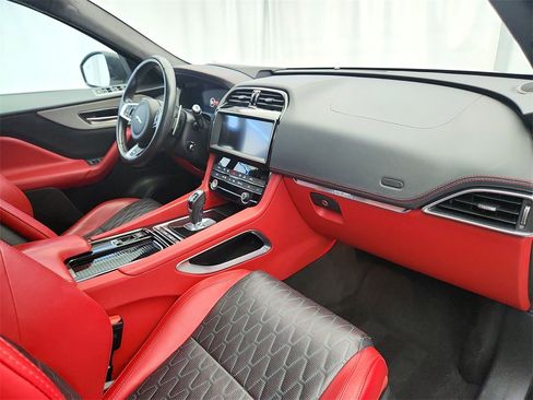 Used 2020 Jaguar F-PACE SVR image 25